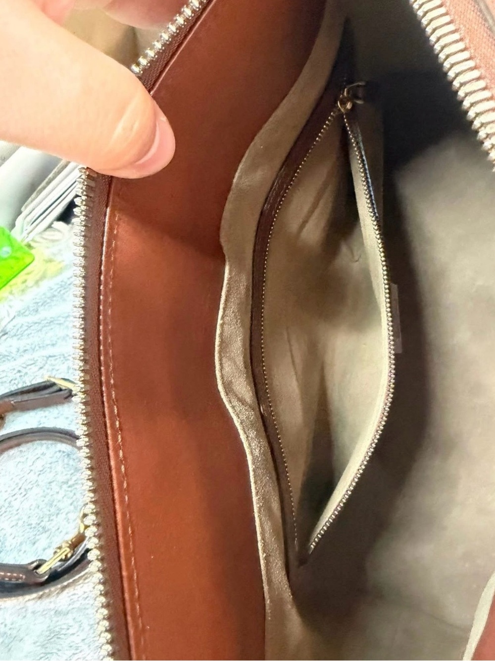Gucci Supreme Zip Top Tote - Picture 5 of 16